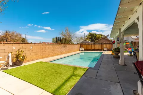 Exterior - 1335 Samra Ave, Lancaster, CA 93535 photo 5 of 6