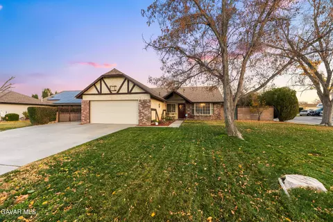 42902 Sachs Dr, Lancaster, CA 93536 photo 4