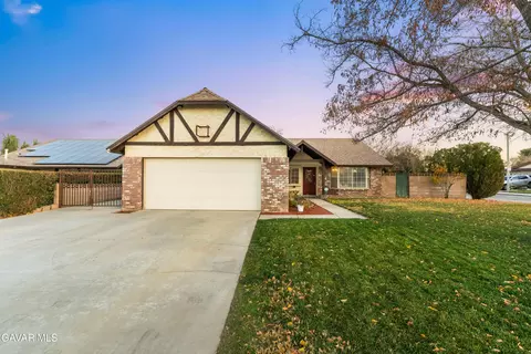 42902 Sachs Dr, Lancaster, CA 93536