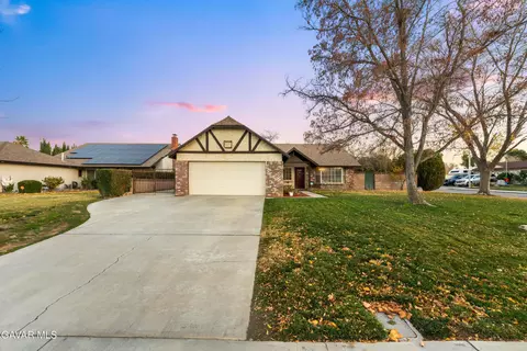42902 Sachs Dr, Lancaster, CA 93536 photo 3