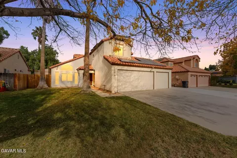 1555 Berkshire Dr, Palmdale, CA 93551