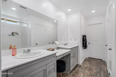 Bath - 44527 Freer Way, Lancaster, CA 93536 photo 1 of 2