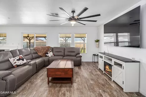 Living - 44527 Freer Way, Lancaster, CA 93536 photo 2 of 2