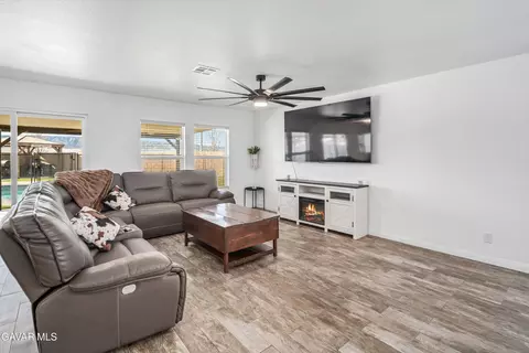 Living - 44527 Freer Way, Lancaster, CA 93536 photo 1 of 2