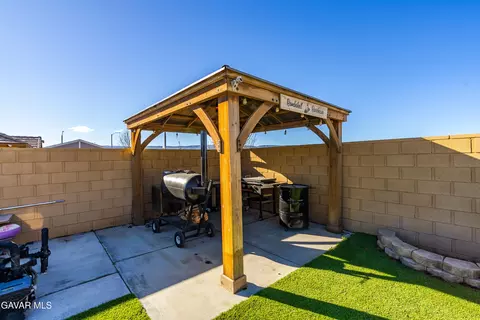 Exterior - 44527 Freer Way, Lancaster, CA 93536 photo 12 of 14