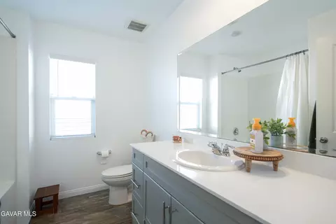 Bath - 44527 Freer Way, Lancaster, CA 93536 photo 2 of 2