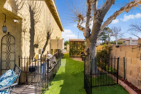 Exterior - 44003 7th St E, Lancaster, CA 93535 photo 7 of 11