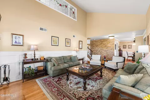 Living - 44003 7th St E, Lancaster, CA 93535 photo 4 of 5