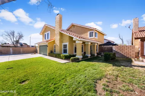 Exterior - 44003 7th St E, Lancaster, CA 93535 photo 5 of 11