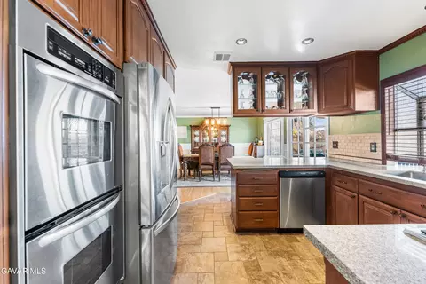 Kitchen - 44003 7th St E, Lancaster, CA 93535 photo 7 of 7