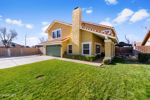Exterior - 44003 7th St E, Lancaster, CA 93535 photo 3 of 11