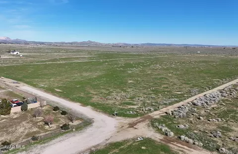 67 Th St W, Lancaster, CA 93536 photo 2