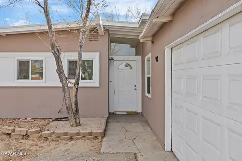 1132 Holguin St W, Lancaster, CA 93534