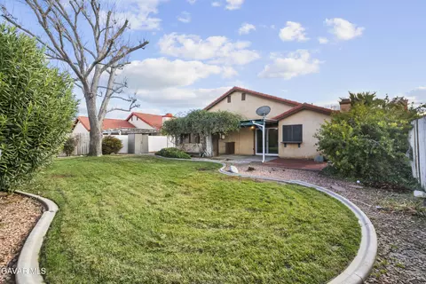 Exterior - 1607 Norberry St E, Lancaster, CA 93535 photo 3 of 6