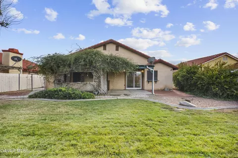 Exterior - 1607 Norberry St E, Lancaster, CA 93535 photo 4 of 6