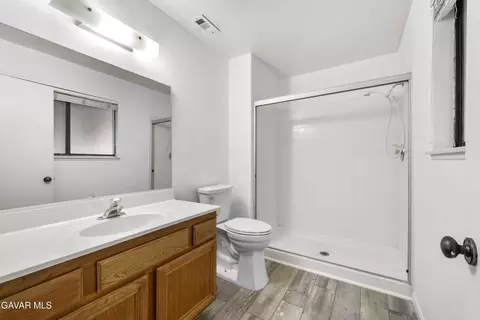 Bath - 1607 Norberry St E, Lancaster, CA 93535 photo 3 of 4