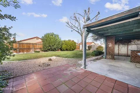 Exterior - 1607 Norberry St E, Lancaster, CA 93535 photo 2 of 6
