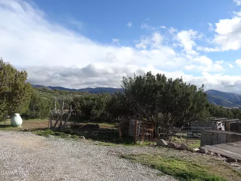 Exterior - 9425 Tanganda Rd, Tehachapi, CA 93561 photo 2 of 6