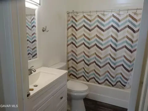 Bath - 9425 Tanganda Rd, Tehachapi, CA 93561 photo 3 of 3