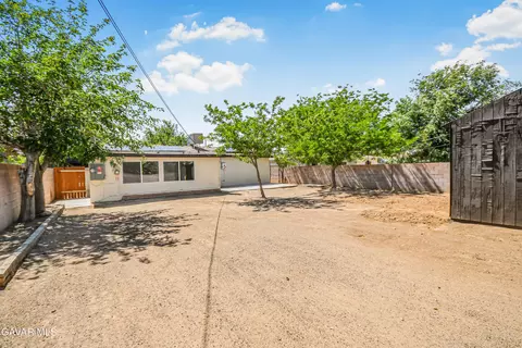 Exterior - 37858 10th St E, Palmdale, CA 93550 photo 3 of 3