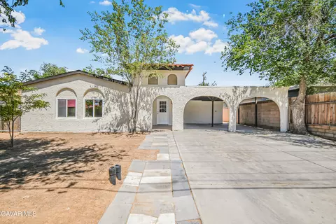 37858 10th St E, Palmdale, CA 93550