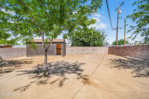 Exterior - 37858 10th St E, Palmdale, CA 93550 photo 2 of 3