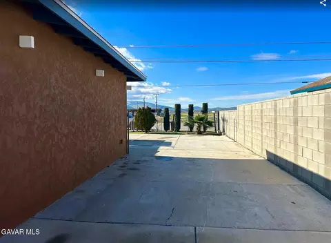 Exterior - 39302 10th St E, Palmdale, CA 93550 photo 5 of 6