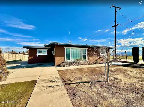 39302 10th St E, Palmdale, CA 93550