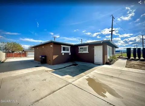 Exterior - 39302 10th St E, Palmdale, CA 93550 photo 2 of 6