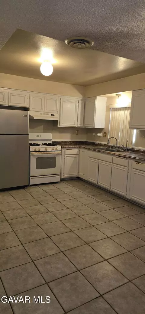 Kitchen - 37633 E 29th St, Palmdale, CA 93550 photo 1 of 1