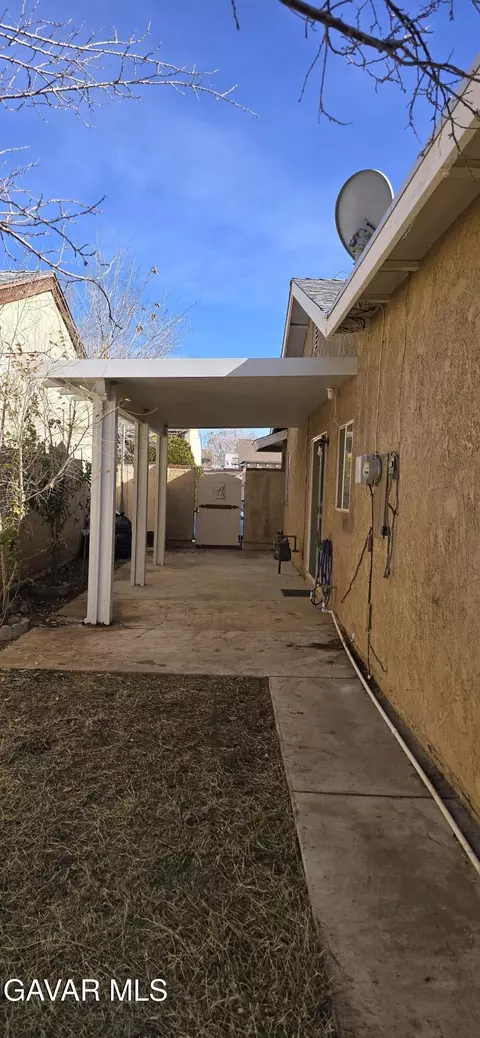Exterior - 37633 E 29th St, Palmdale, CA 93550 photo 2 of 3
