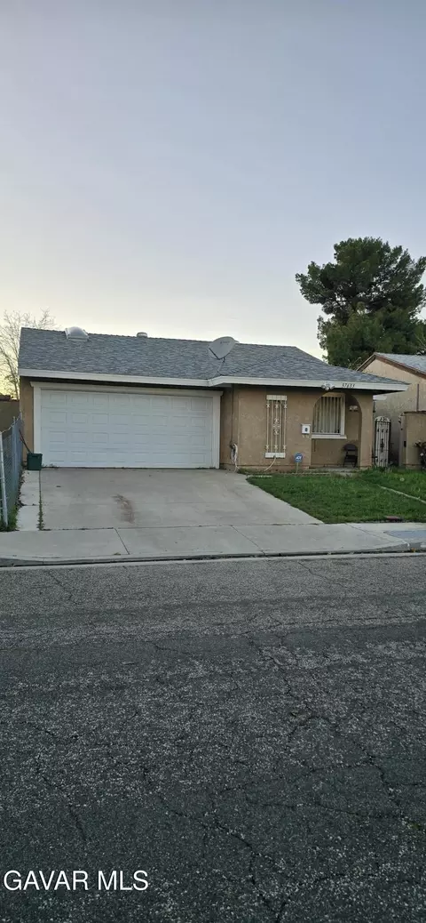 37633 29th St E, Palmdale, CA 93550