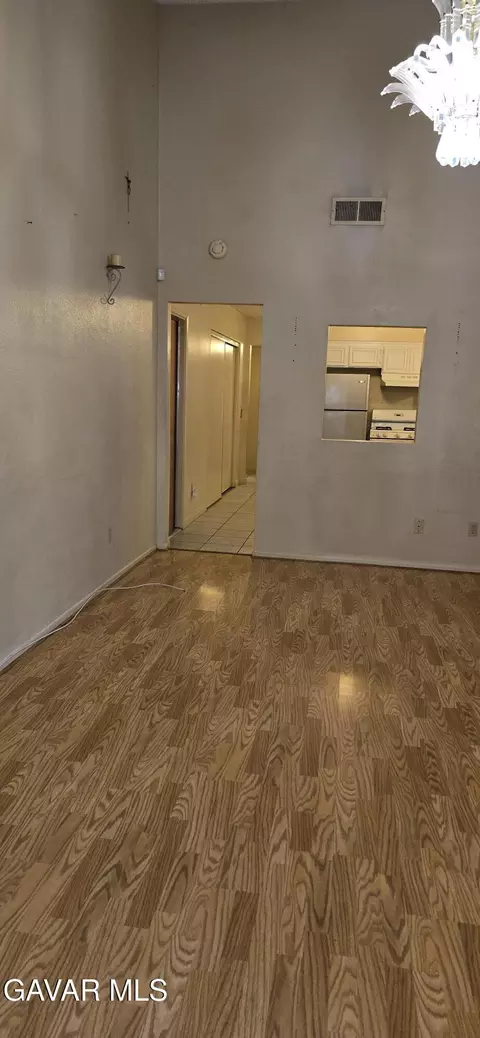 Living - 37633 E 29th St, Palmdale, CA 93550 photo 2 of 3