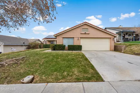 3425 Topgun St, Rosamond, CA 93560