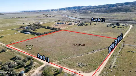 Cor 229 Stw Drt Ave D11, Lancaster, CA 93536