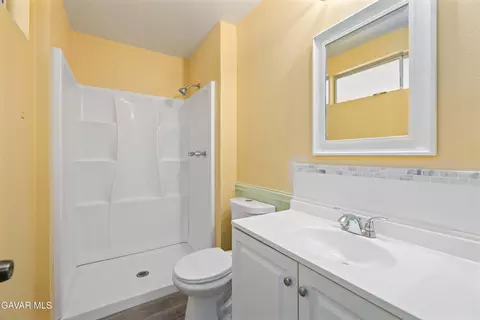 Bath - 40020 E 176th St, Palmdale, CA 93591 photo 2 of 2