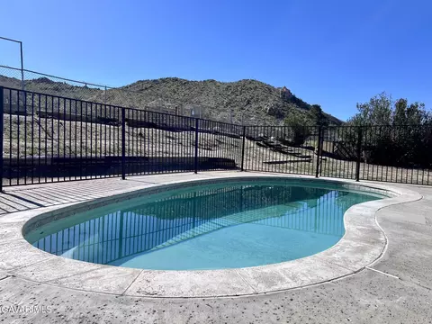 Exterior - 40020 E 176th St, Palmdale, CA 93591 photo 2 of 10