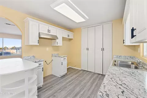 Kitchen - 40020 E 176th St, Palmdale, CA 93591 photo 2 of 4