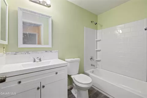 Bath - 40020 E 176th St, Palmdale, CA 93591 photo 1 of 2
