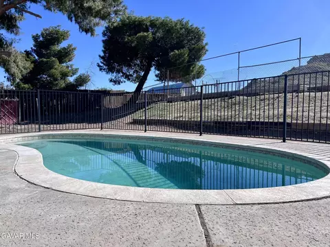Exterior - 40020 E 176th St, Palmdale, CA 93591 photo 3 of 10