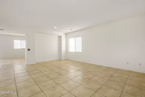 1604 Ave J2 E, Lancaster, CA 93535 photo 4
