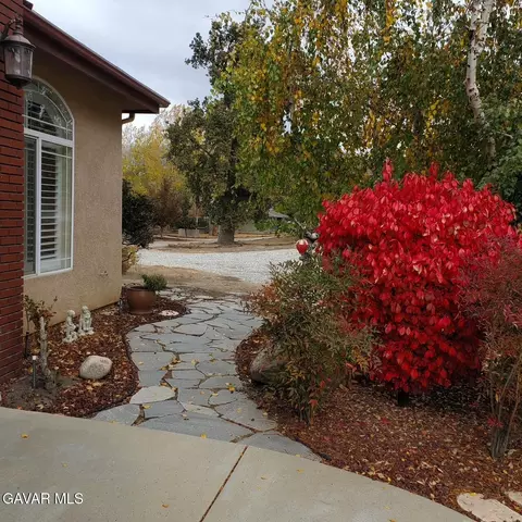 23001 Lakeview Dr, Tehachapi, CA 93561 photo 2