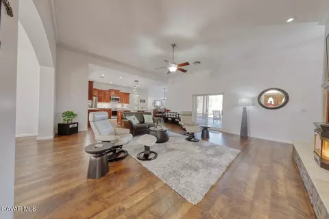 23001 Lakeview Dr, Tehachapi, CA 93561 photo 5