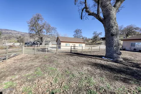 23001 Lakeview Dr, Tehachapi, CA 93561 photo 47