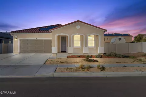 6135 Avenue J9 W, Lancaster, CA 93536