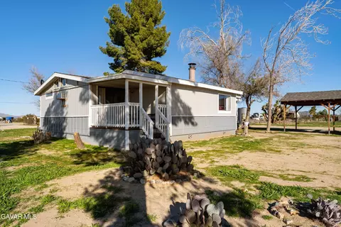 Exterior - 17216 E Ave T, Llano, CA 93544 photo 2 of 4