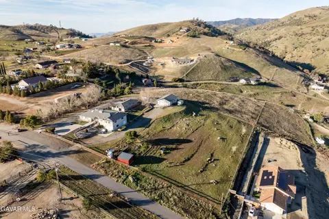 View/Area - 20102 Pine Ridge Dr, Tehachapi, CA 93561 photo 2 of 10