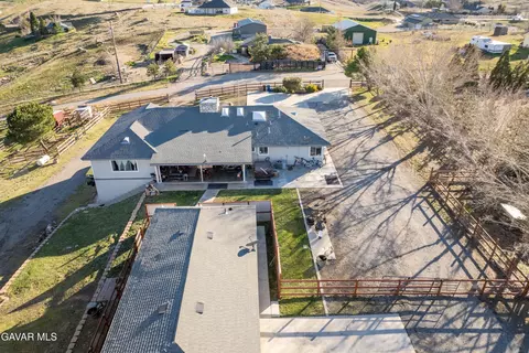 View/Area - 20102 Pine Ridge Dr, Tehachapi, CA 93561 photo 7 of 10