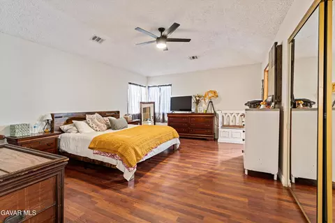 Bedroom - 20102 Pine Ridge Dr, Tehachapi, CA 93561 photo 1 of 5
