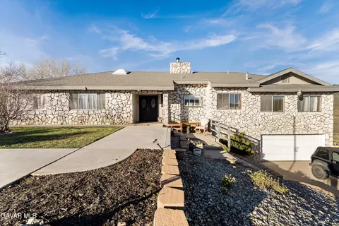 Exterior - 20102 Pine Ridge Dr, Tehachapi, CA 93561 photo 1 of 7